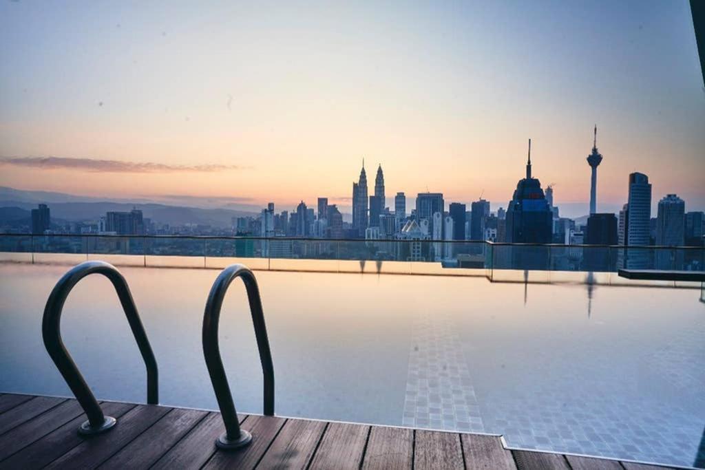 Klcc Regalia Suites Infinity Pool Kuala Lumpur Extérieur photo