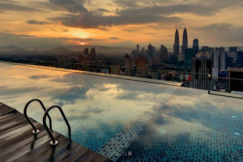 Klcc Regalia Suites Infinity Pool Kuala Lumpur Extérieur photo